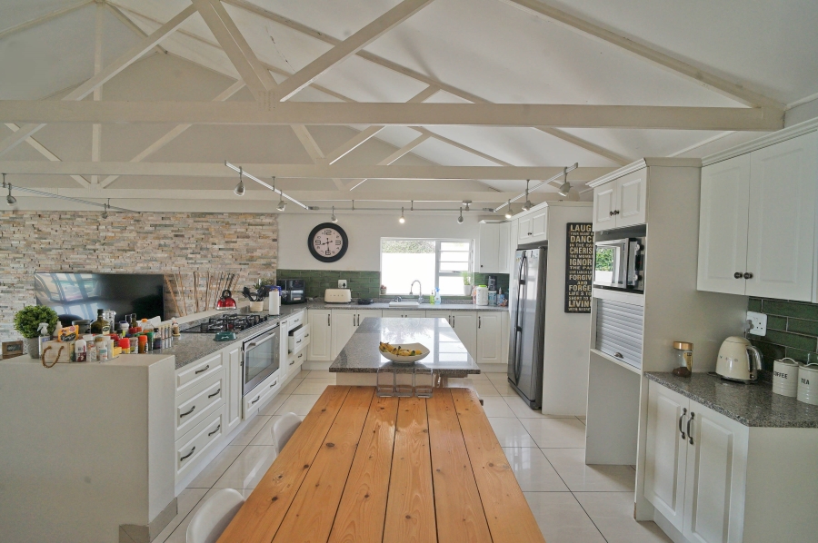 4 Bedroom Property for Sale in Winterstrand Eastern Cape